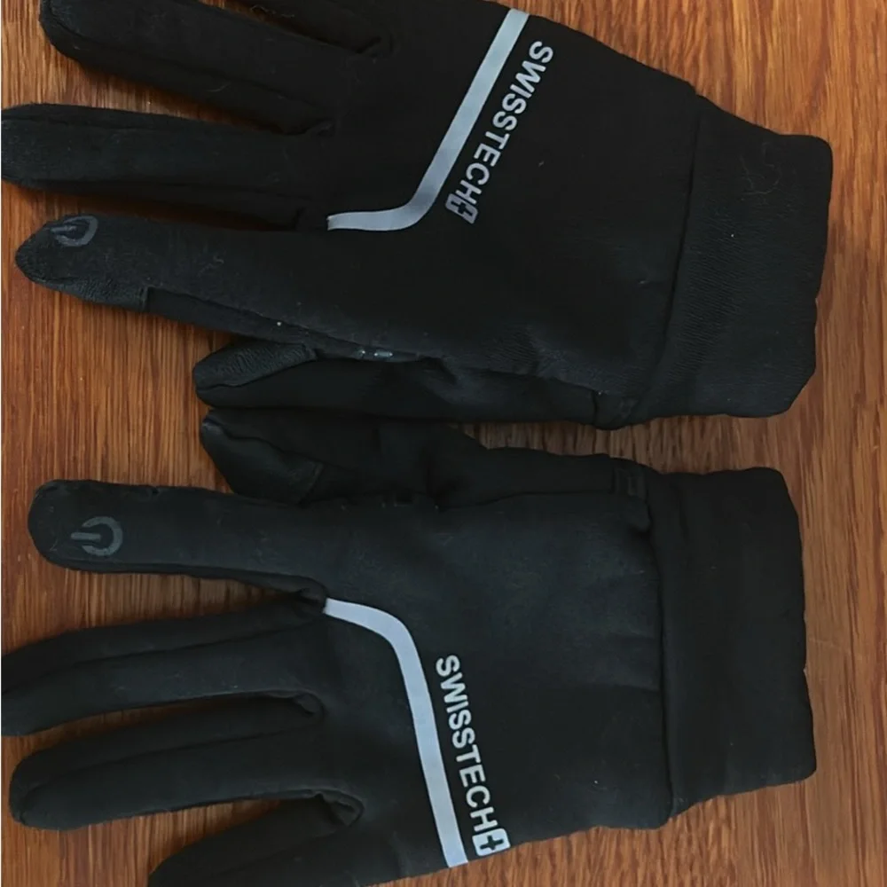Swiss Tech Cozy Black Winter Gloves